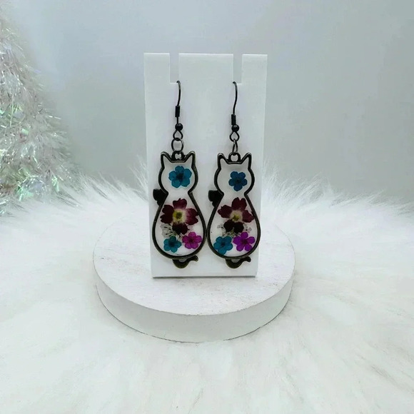 Vintage Cat Earrings with Glass Pressed Flower - Picture 2 of 4
